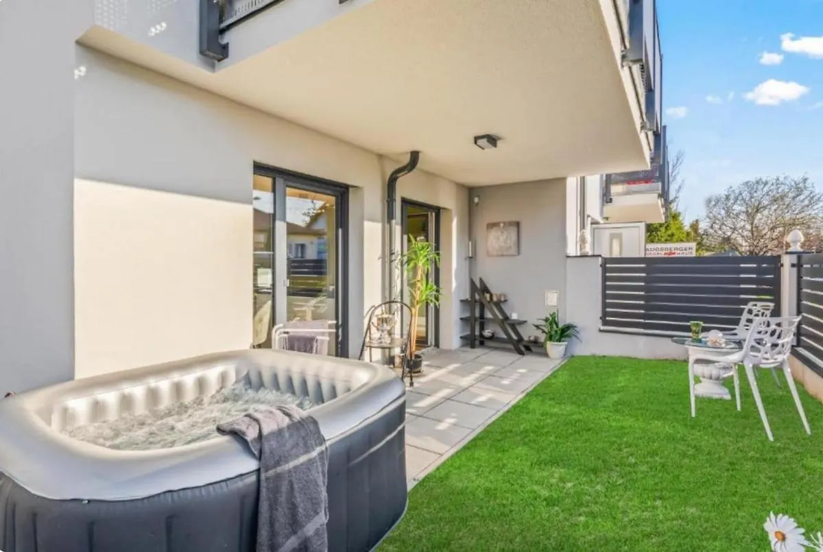 Luxury Long-Term Apartment With Garden & Whirlpool 비엔나